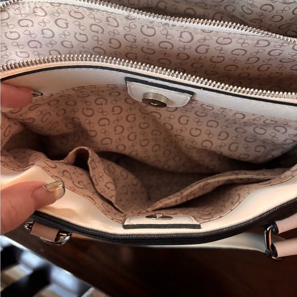 Guess Two-Tone Black and White Purse - Picture 10 of 13